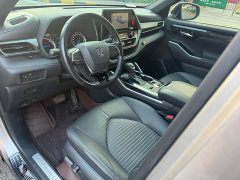Toyota Crown Venza 2.5L HEV AWD Luxury - ფოტო 4