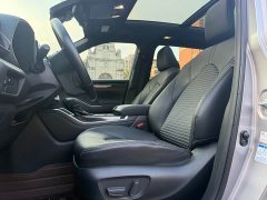 Toyota Crown Venza 2.5L HEV AWD Luxury - ფოტო 8