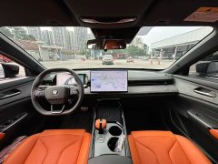 Changan UNI-V Third Generation 1.5T 500Bar Luxury Sport Edition - ფოტო 5