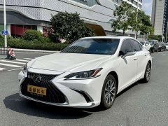 Lexus ES 200 Excellence Edition - ფოტო 1