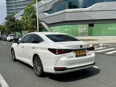 Lexus ES 200 Excellence Edition - ფოტო 12