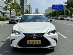 Lexus ES 200 Excellence Edition - ფოტო 2