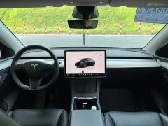 Tesla Model Y Rear-Wheel Drive - ფოტო 3