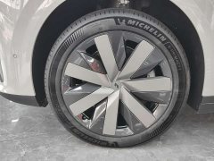 Li Auto i8 Standard Edition - ფოტო 13