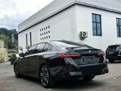 BMW 5 Series 525Li M Sport Package - ფოტო 14