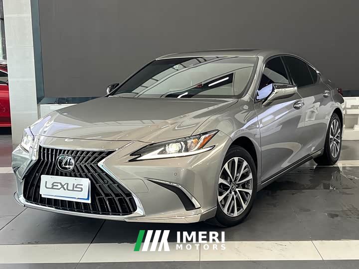 Lexus ES 300h Excellence Edition - ავტომობილი ჩინეთიდან