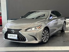 Lexus ES 300h Excellence Edition - ფოტო 1