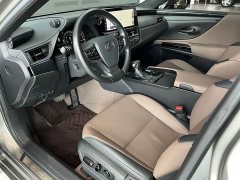 Lexus ES 300h Excellence Edition - ფოტო 11