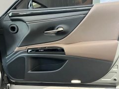 Lexus ES 300h Excellence Edition - ფოტო 15