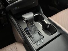 Lexus ES 300h Excellence Edition - ფოტო 17