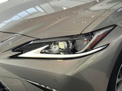 Lexus ES 300h Excellence Edition - ფოტო 20
