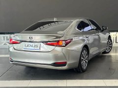 Lexus ES 300h Excellence Edition - ფოტო 4