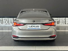 Lexus ES 300h Excellence Edition - ფოტო 5