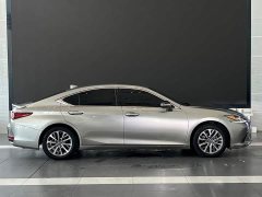 Lexus ES 300h Excellence Edition - ფოტო 7