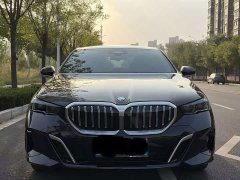 BMW 5 Series 525Li M Sport Package - ფოტო 2