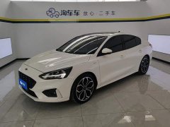 Ford Focus Sedan EcoBoost 180 Automatic ST Line - ფოტო 1