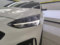 Ford Focus Sedan EcoBoost 180 Automatic ST Line - ფოტო 5