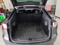 Tesla Model Y Rear-Wheel Drive - ფოტო 4