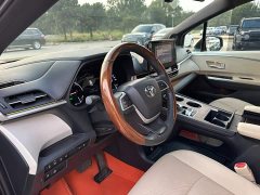 Toyota Sienna 2.5L Hybrid Luxury - ფოტო 12