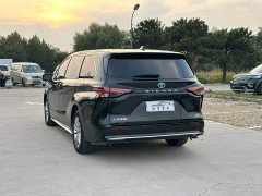 Toyota Sienna 2.5L Hybrid Luxury - ფოტო 4