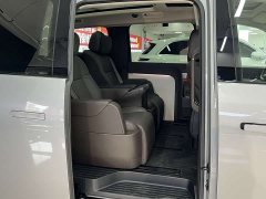 Li Auto Li Xiang MEGA Ultra - ფოტო 11