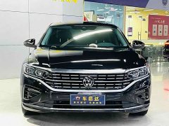 Volkswagen Passat 330TSI Luxury - ფოტო 1