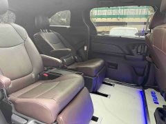 Toyota Gravia 2.5L Hybrid Prestige Plus AWD - ფოტო 9