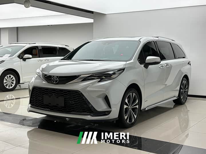 Toyota Grevias 2.5L Hybrid Premium Plus Edition