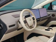 Li Auto i8 Standard Edition - ფოტო 17