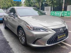Lexus ES 200 Premium Edition - ფოტო 3