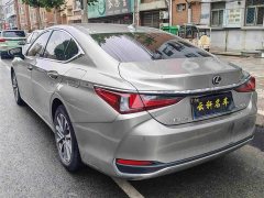 Lexus ES 200 Premium Edition - ფოტო 4