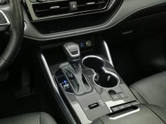 Toyota Crown Venza 2.5L HEV AWD Premier - ფოტო 13