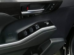 Toyota Crown Venza 2.5L HEV AWD Premier - ფოტო 9