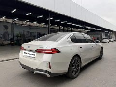BMW 5 Series 525Li M Sport Package - ფოტო 11
