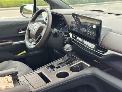 Toyota Gravia 2.5L Hybrid Prestige Plus AWD - ფოტო 8