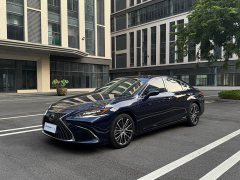 Lexus ES 300h Premium Edition - ფოტო 1