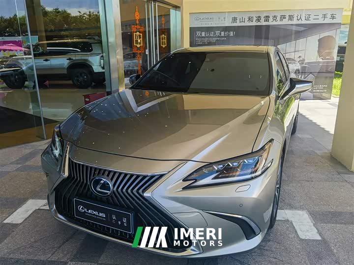 Lexus ES 300h Premium Edition - ავტომობილი ჩინეთიდან