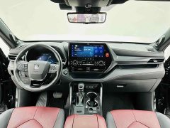 Toyota Crown Venza 2.5L HEV AWD Premier - ფოტო 3