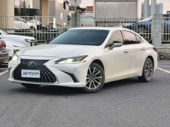 Lexus ES 200 Excellence Edition - ფოტო 1