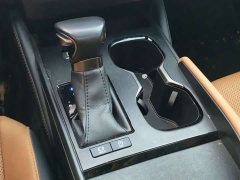 Lexus ES 200 Excellence Edition - ფოტო 16