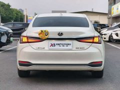 Lexus ES 200 Excellence Edition - ფოტო 4