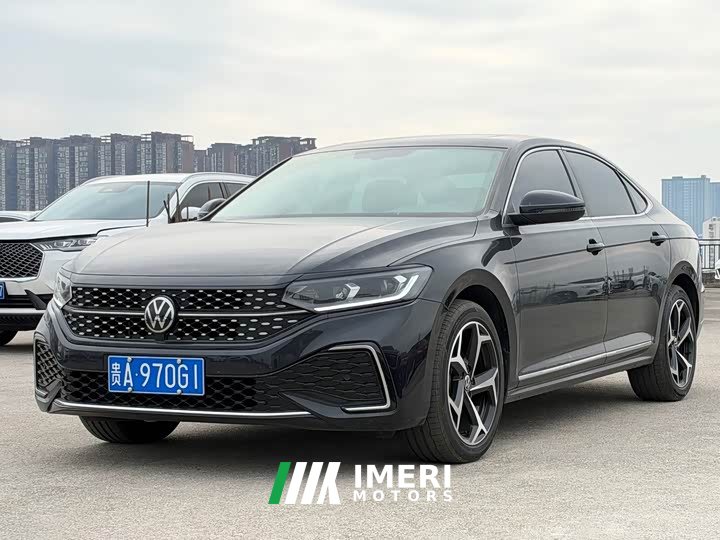 Volkswagen Passat Outstanding Edition 330TSI Elite - ავტომობილი ჩინეთიდან