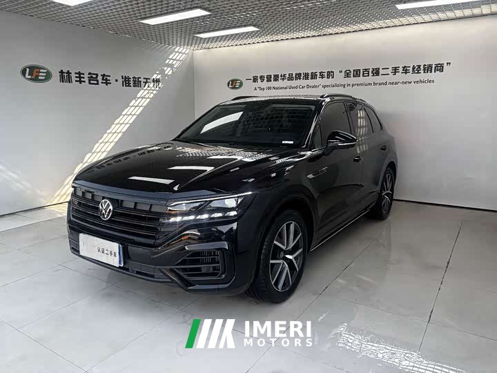 Volkswagen Touareg 3.0TSI Sharp Enjoyment Edition Jet Black Sport Package