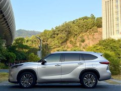 Toyota Highlander 2.5L Intelligent Hybrid AWD Premium 7-Seater - ფოტო 3