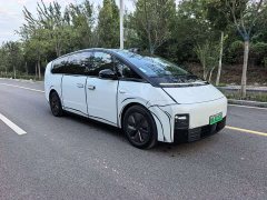 Li Auto MEGA Ultra Smart Refresh Edition - ფოტო 3