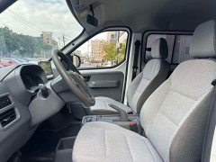 Wuling Yangguang 300km Comfort Passenger Van 60kW - ფოტო 4