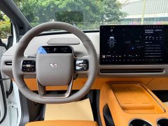 Li Auto i8 Standard Edition - ფოტო 12