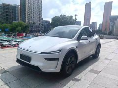Tesla Model Y Rear-Wheel Drive - ფოტო 1
