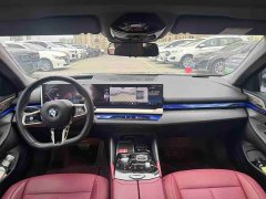 BMW 5 Series 530Li Luxury M Sport Package - ფოტო 8