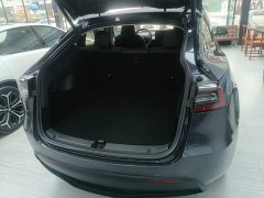 Tesla Model Y Rear-Wheel Drive - ფოტო 18